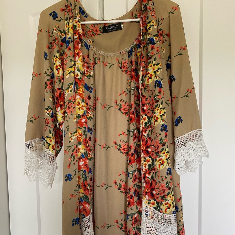 Women’s size small kimono. Perfect for fall!